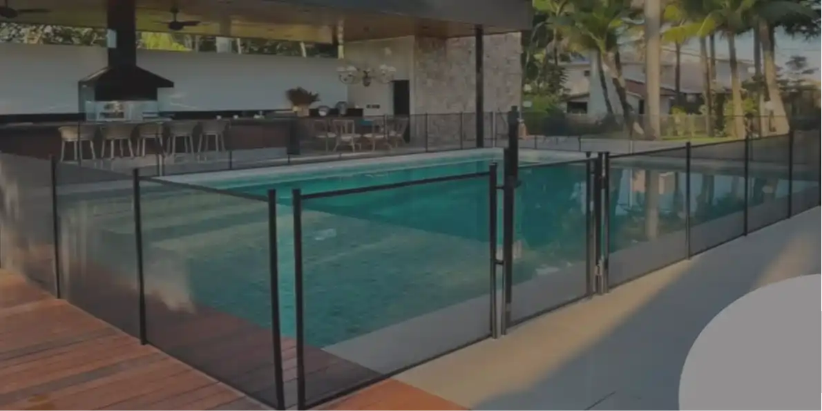 Cerca de proteção removível para piscina em área gourmet, segurança infantil